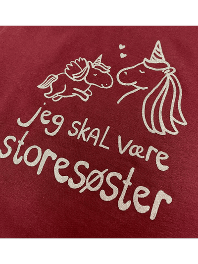 Jeg Skal Være Storesøster T-shirt S/S Enhjørning Burgundy